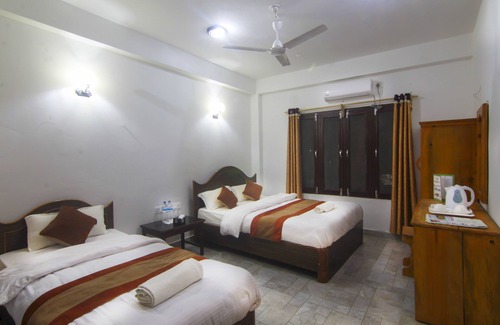 Sauraha Hotel | Chitwan Park Village