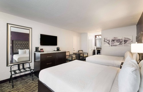 Florida Center Hotel | Clarion Inn & Suites Across From Universal Orlando Resort