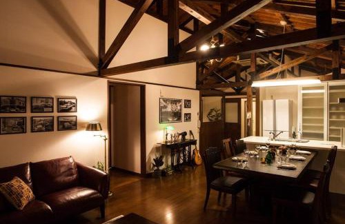 Urasoe Villa | Classical Japanese style&Modern house Chill out囲炉裏