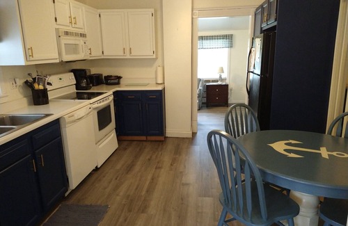South Haven Cottage | Close to South Beach and Kid's Corner with a Huge Yard