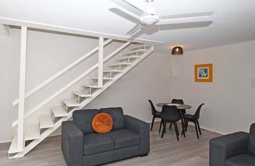 Torquay House | Coast Apartments Large 2 Bed 1 Bathroom with Pool
