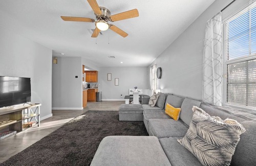 Cocoa House | Cocoa pool+jacuzzi house! Firepit! Near Cape Canaveral+USSA fields!Dogs welcome