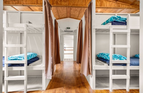 Lower Kaimai Cabin | Come for a simple, peaceful excursion in the lush Kaimai ranges