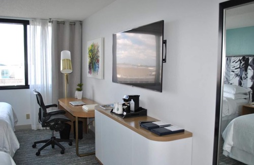 Seybold Hotel | Comfort and Convenience! Close to Downtown Miami! Outdoor Pool, On-Site Bar!