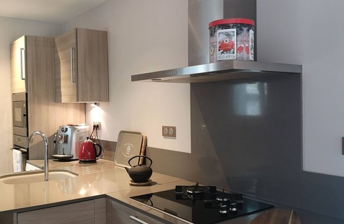 Le Chambon-sur-Lignon Villa | Comfortable garden house with veranda and jacuzzi