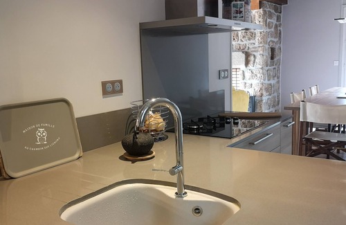 Le Chambon-sur-Lignon Villa | Comfortable garden house with veranda and jacuzzi