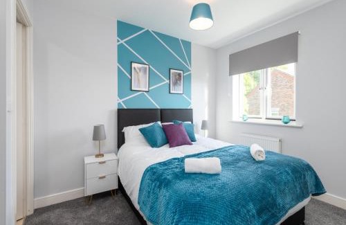 Ashford House | Comfortable 3 Bed House For 5- City Central - Free Parking