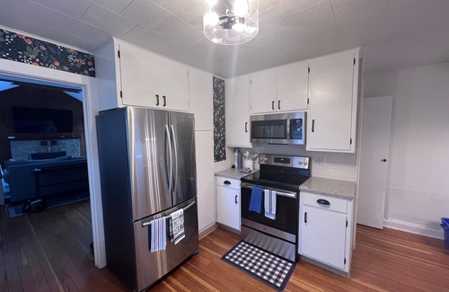 Bohners Lake Cabin | Comfortable Cabin ON Lake and 20 minutes to Ski Hill and Walk to Beach!