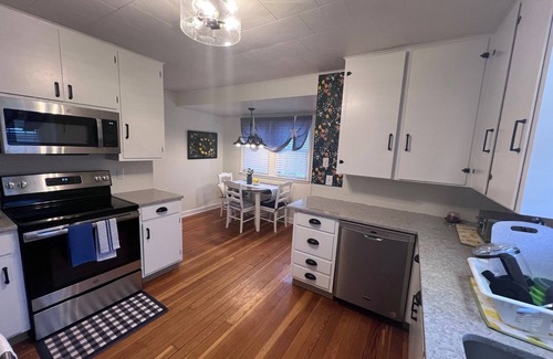 Bohners Lake Cabin | Comfortable Cabin ON Lake and 20 minutes to Ski Hill and Walk to Beach!