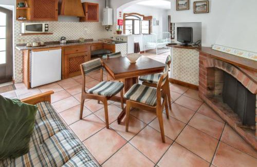 Sao Joao Batista House | Comfortable house in Porto de Mós 45 m² with shared pool