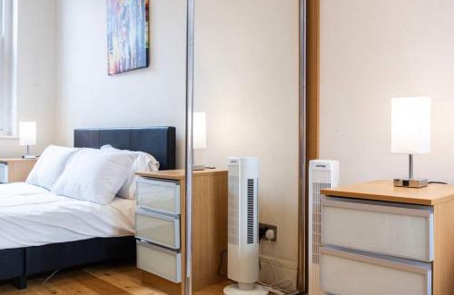 Islington Apartment | Comfy 2-Bed Flat On Upper St - Next To Tube