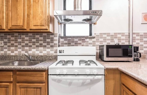 Bowery Apartment | Comfy and cozy - by the Park and subway