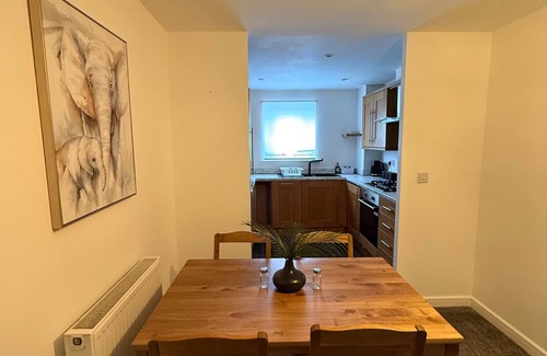 Bracknell Apartment | Comfy Premium Home in Town