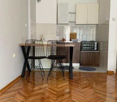 Medijana Apartment | Comfy Studio - 1 minute walk to Delta Planet