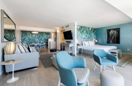 Condado Hotel | Condado Palm Inn San Juan, Tapestry Collection by Hilton
