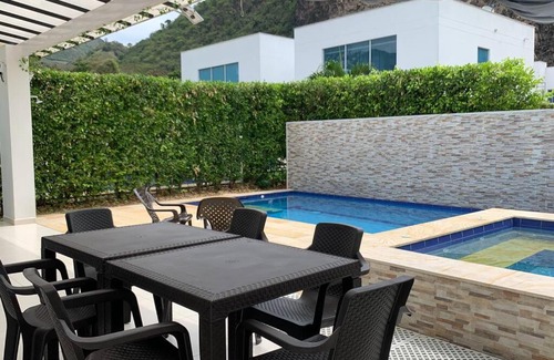Apulo House | Condo Apulo - Hermosa casa - Jacuzzi y Piscina privados - WiFi