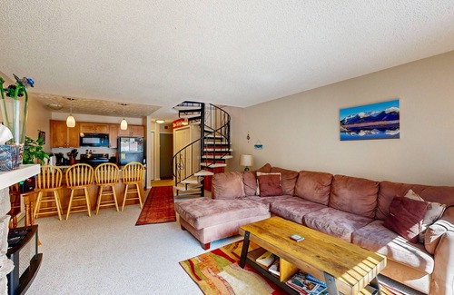 Alyeska Condo | Condo with Mountain views and access to hiking & skiing