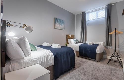 Llanelli Apartment | Contractor Base - 2 Rooms - Smart TVs