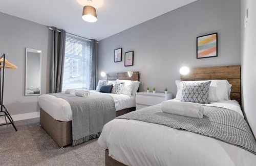 Llanelli Apartment | Contractor Base - 2 Rooms - Smart TVs