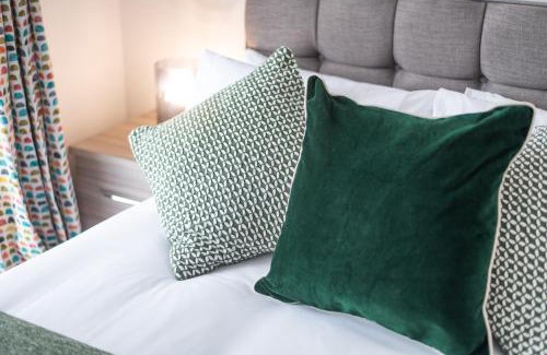 Landore Apartment | Contractor Base - 4 Beds - Dining - Wi-Fi