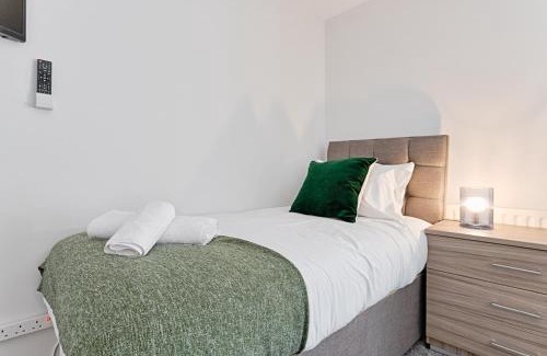 Landore Apartment | Contractor Base - 4 Beds - Dining - Wi-Fi