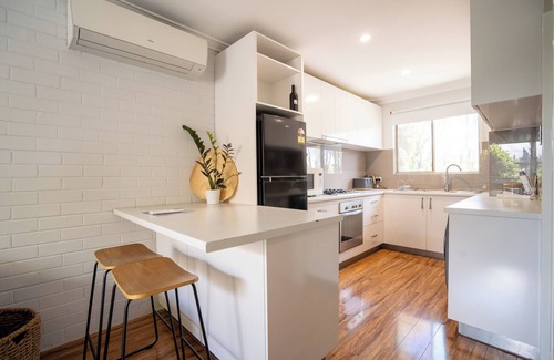 Wembley Apartment | Convenient 2-bedroom apartment near beautiful lake
