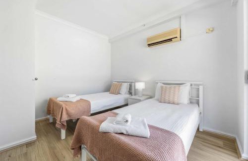 East Perth Apartment | Convenient East Perth Stay with Free Parking