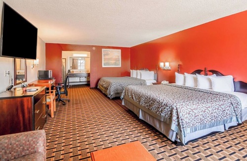 Vernon Hotel | Convenient Pet-Friendly Stay Near Red River – Scenic Drives & Local Exploring