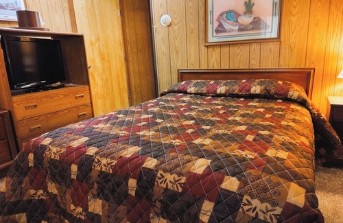 International Falls Hotel | Convenient Retreat Ideal for Exploring Voyageurs National Park