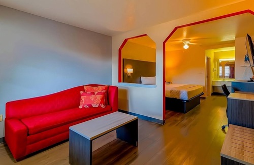 Sweet Home Hotel | Conveniently Located Near Spoetzl Brewery! Onsite Parking, FREE Breakfast!