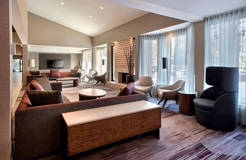 Milford Hotel | Cool and Relaxing Stay in a Pet-Friendly Unit, Near Calzone Park!