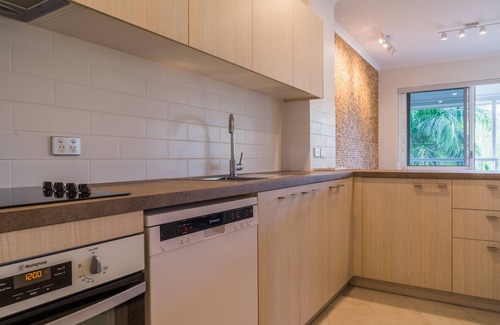 Palm Cove Apartment | Coral Coast Apartments Palm Cove AVC