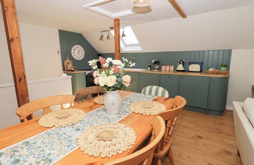 Penrith Cottage | CORNER COTTAGE, pet friendly, character holiday cottage in Penrith