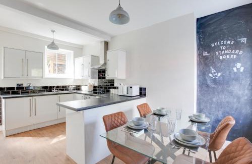 Colchester Apartment | Cosy 3 bedroom house with Free parking and WiFi