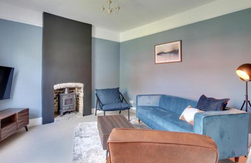 Colchester Apartment | Cosy 3 bedroom house with Free parking and WiFi