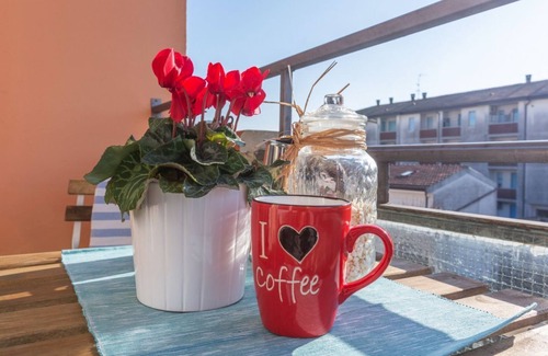 Lido di Pomposa Apartment | Cosy 40 sqms apartment, perfect for 3 people, located on the second floor (NO lift) of a building with shared garden and private parking. The property is located a few steps from the beach (300 metres), in an area full of services, including bars, restau