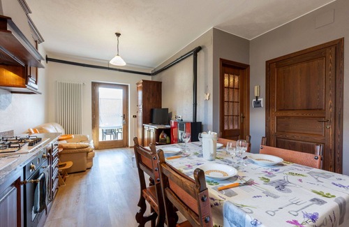Fenis Apartment | Cosy apartment for 4 guests with WIFI, pool, TV, terrace and pets allowed