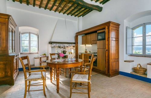 Stigliano Apartment | Cosy apartment for 10 people with WIFI, TV, patio, pets allowed and panoramic view