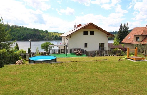 Zupanovice Apartment | Cosy apartment for 5 people with pool, WIFI, TV, patio and pets allowed