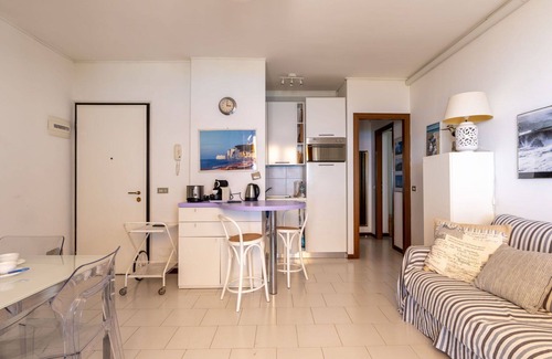 Ospedaletti Apartment | Cosy apartment for 4 people with pool, A/C, WIFI, terrace and pets allowed