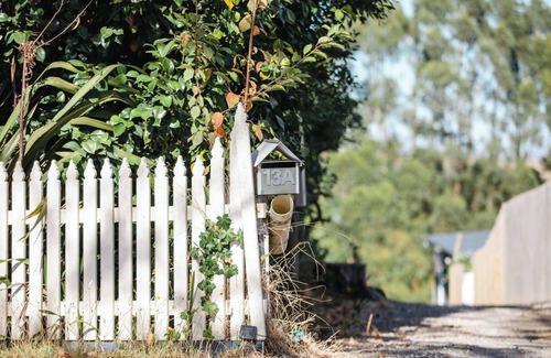 Korumburra Apartment | Cosy container house walking distance to town.