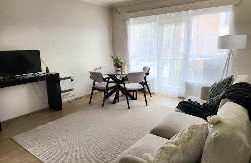 Williamstown Apartment | Cosy & Convenient Williamstown