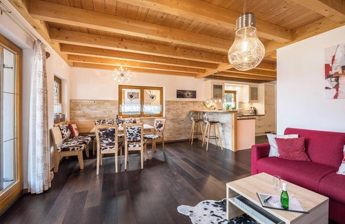 Lechbruck House | Cosy Holiday Home Casa Romantica with Garden, Terrace, Sauna & Wi-Fi; Carport Available