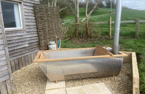 Shaftesbury House | Cosy Rural Lodge at Goldhill Glamping - Sleeps 4