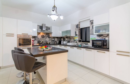 Qawra Apartment | Cotswold Sea Apart With 3 bdr at Qawra