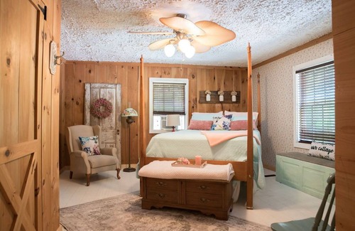 Sweet Valley Bed & Breakfast | Cottage in the Woods- "Hummingbird"- 2mi from Ricketts Glen falls trailhead!