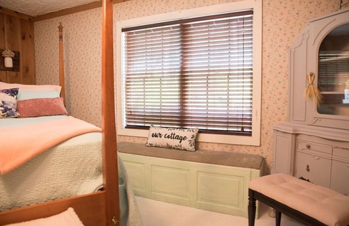 Sweet Valley Bed & Breakfast | Cottage in the Woods- "Hummingbird"- 2mi from Ricketts Glen falls trailhead!