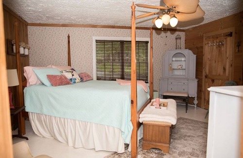 Sweet Valley Bed & Breakfast | Cottage in the Woods- "Hummingbird"- 2mi from Ricketts Glen falls trailhead!