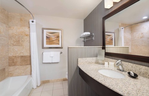 Strabane Hotel | Courtyard by Marriott Pittsburgh Washington/Meadow Lands