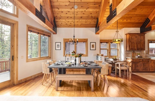 Truckee Cabin | Coyote Moon by AvantStay | Cabin W/Sauna | Mins from DT Truckee & NorthStar